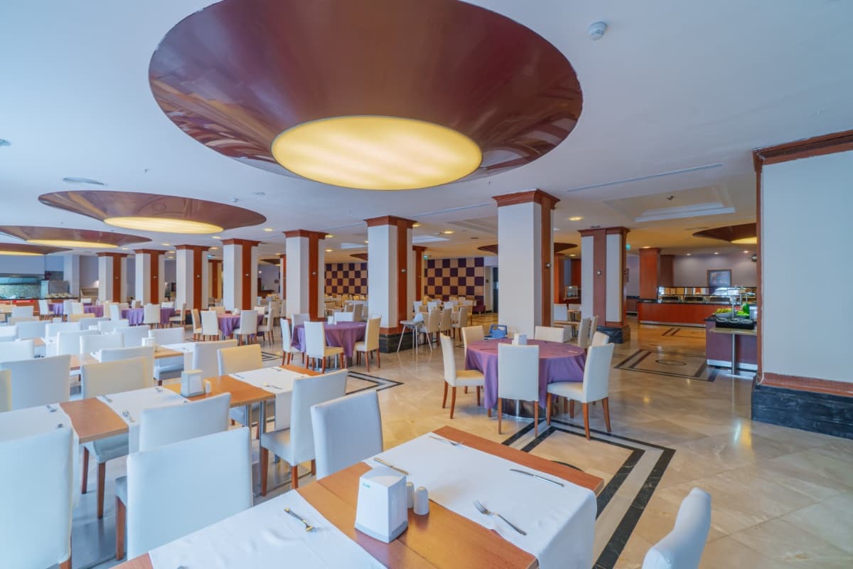 Milenyum Restaurant — Pineta Park Hotel açık büfe salonu